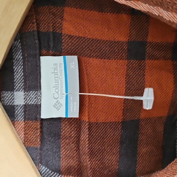 Columbia Long Horns Casual Buttpn-Down Shirt. - Picture 4 of 6